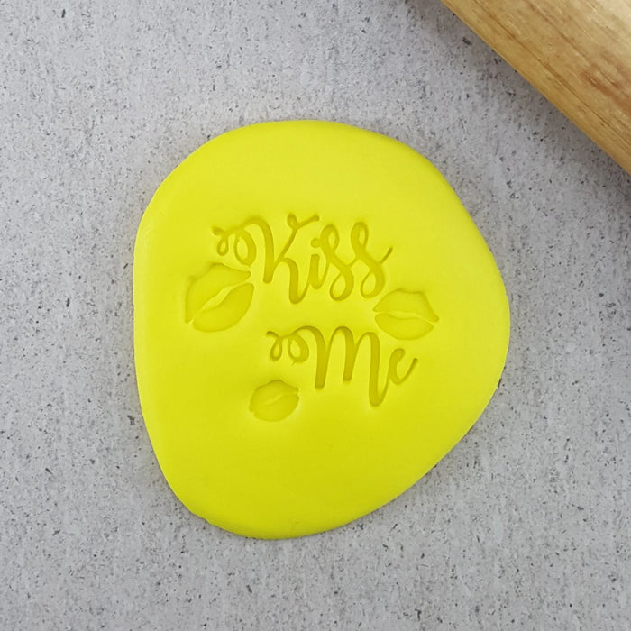Stamp Embosser Kiss Me