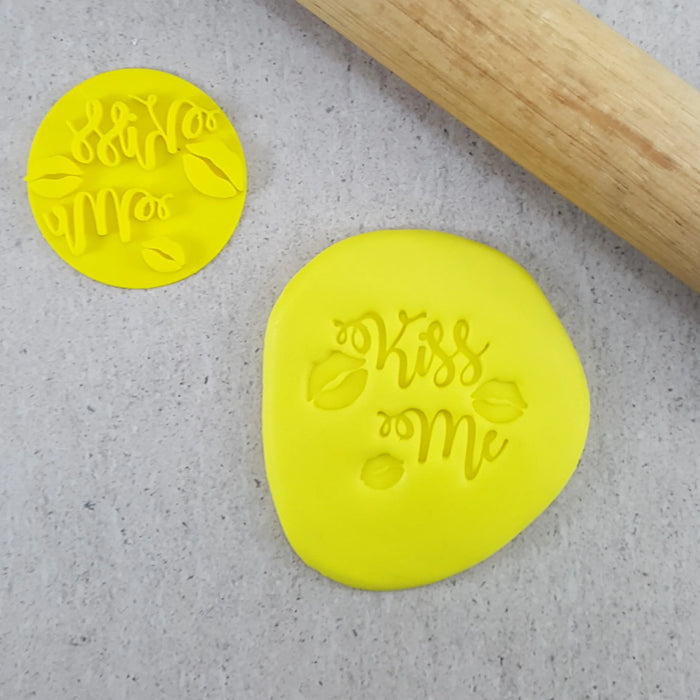 Stamp Embosser Kiss Me