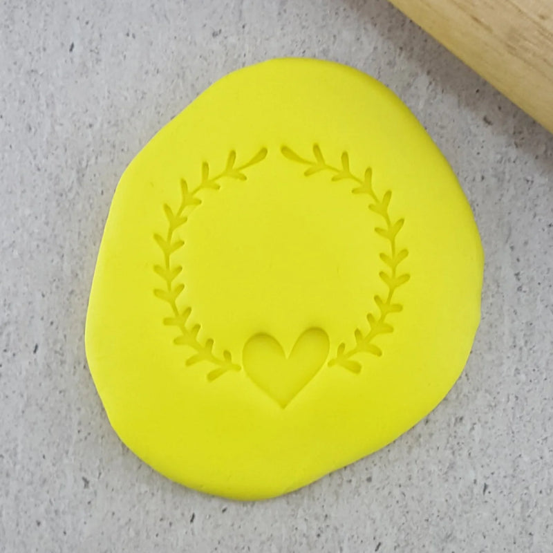 Stamp Embosser Heart Wreath Frame Large