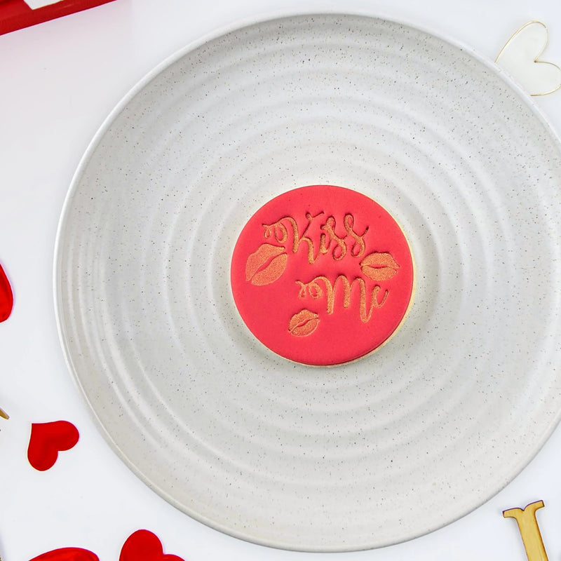 Stamp Embosser Kiss Me