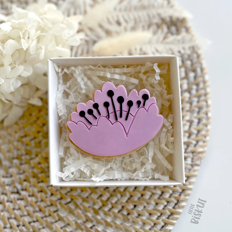 Stamp Embosser With Cutter 'Little Biskut' Closed Flower