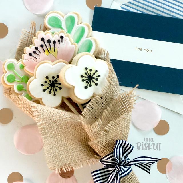 Stamp Embosser With Cutter 'Little Biskut' Berry Cluster