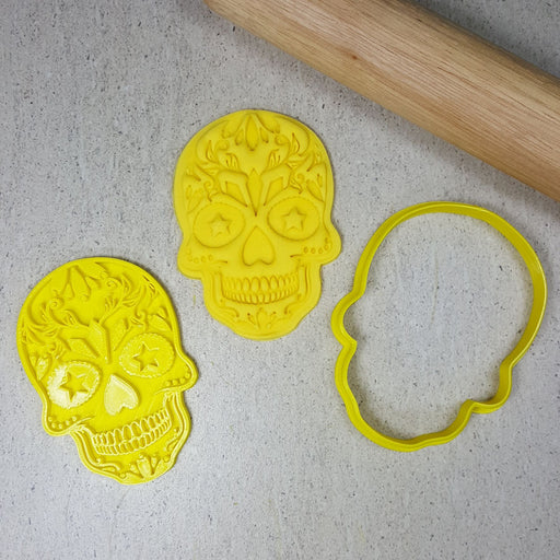 STAMP EMBOSSER WITH CUTTER STARRY EYES SKULL
