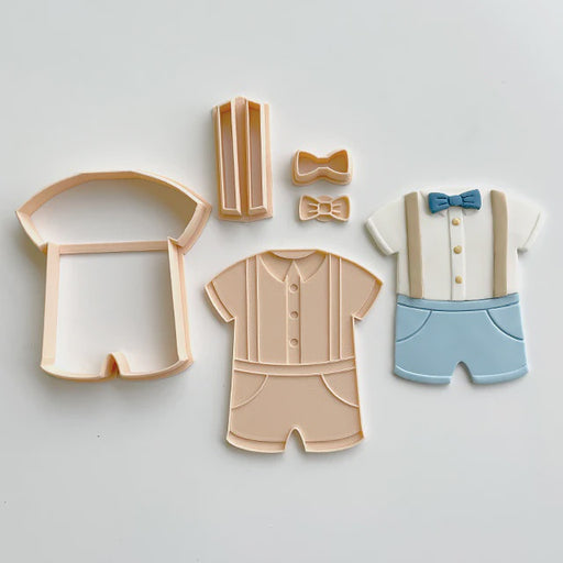 STAMP EMBOSSER WITH CUTTER 'LITTLE BISKUT' BABY BOY OUTFIT