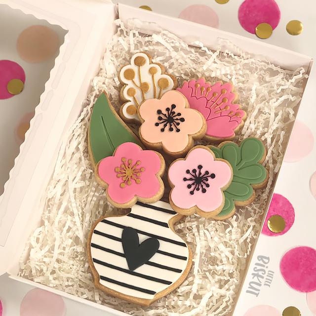 Stamp Embosser With Cutter 'Little Biskut' Vase *Clearance*