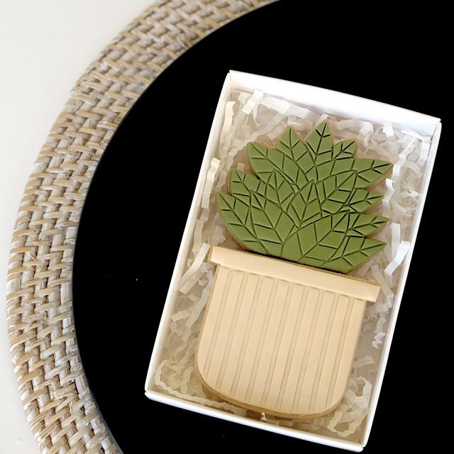 Stamp Embosser With Cutter 'Little Biskut' Leafy Plant